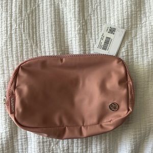 BNWT Discontinued Pastel Pink Everywhere Belt Bag